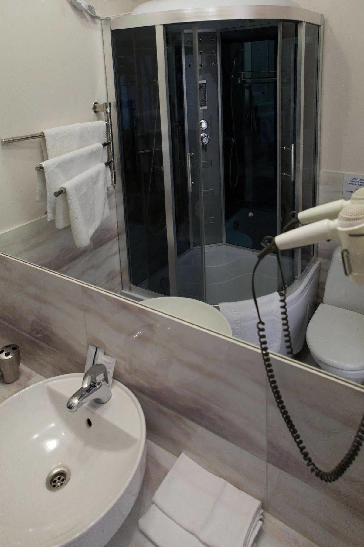 Hotel Elegant Kiev Luaran gambar