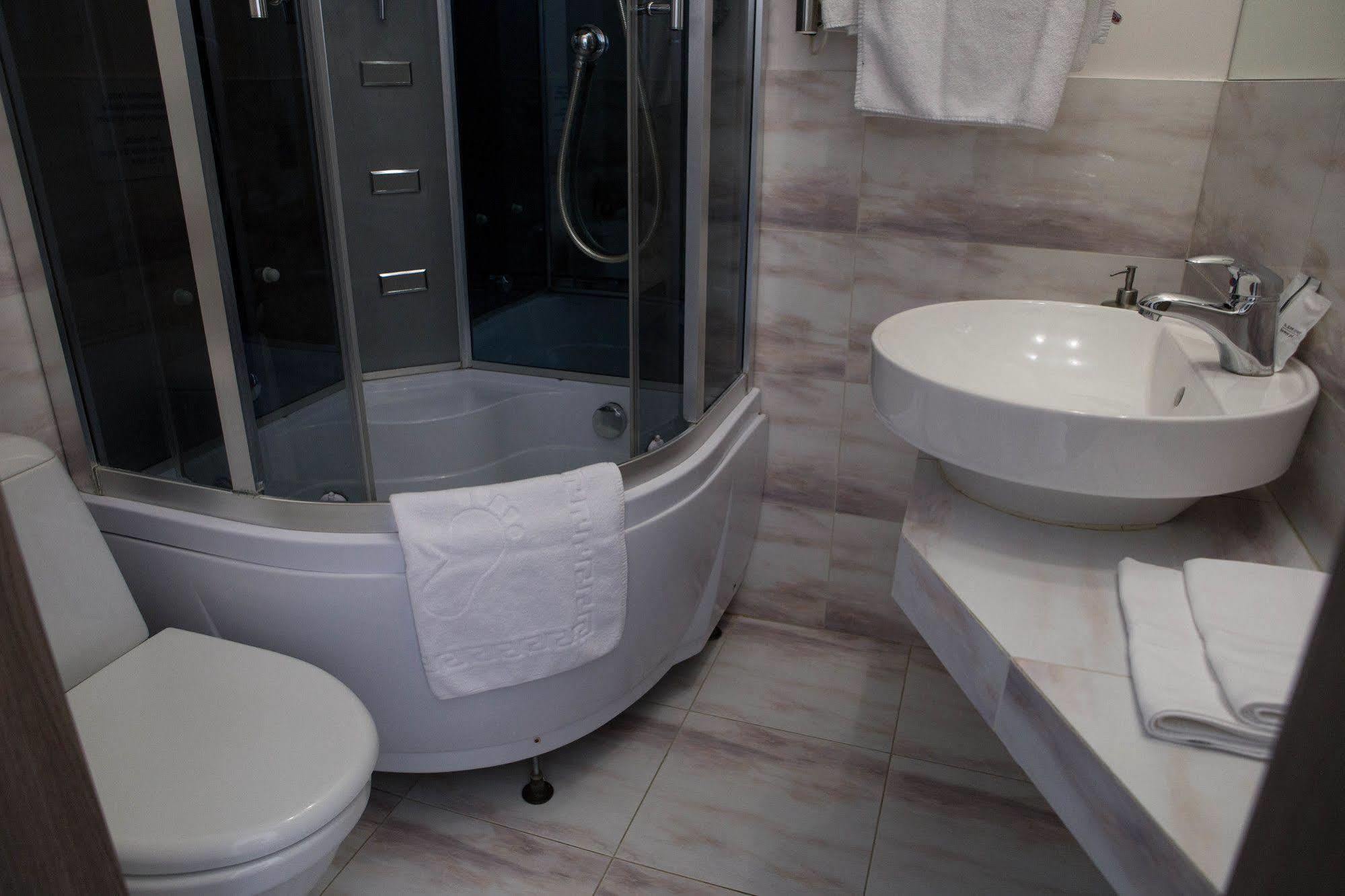 Hotel Elegant Kiev Luaran gambar