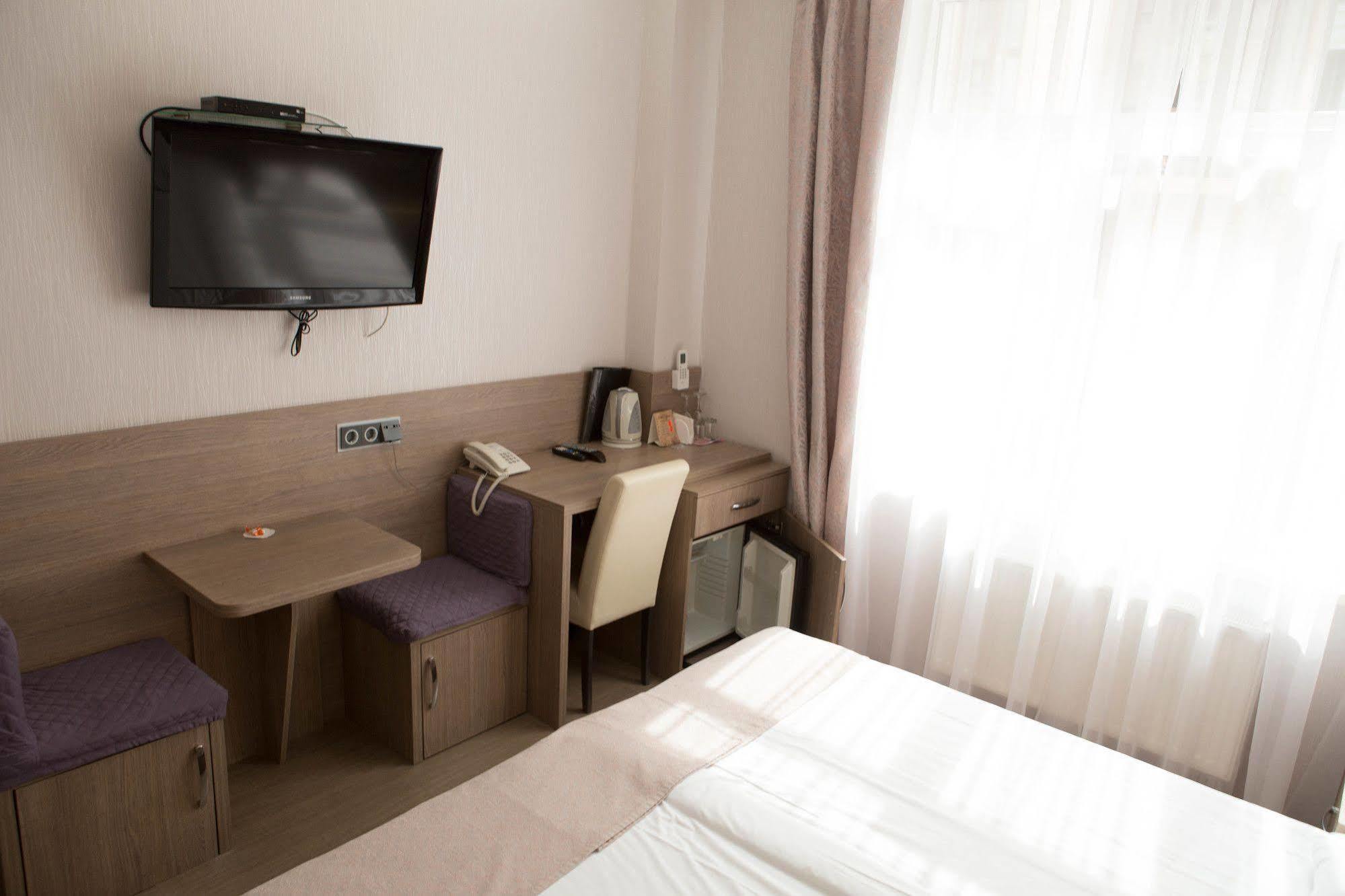Hotel Elegant Kiev Luaran gambar