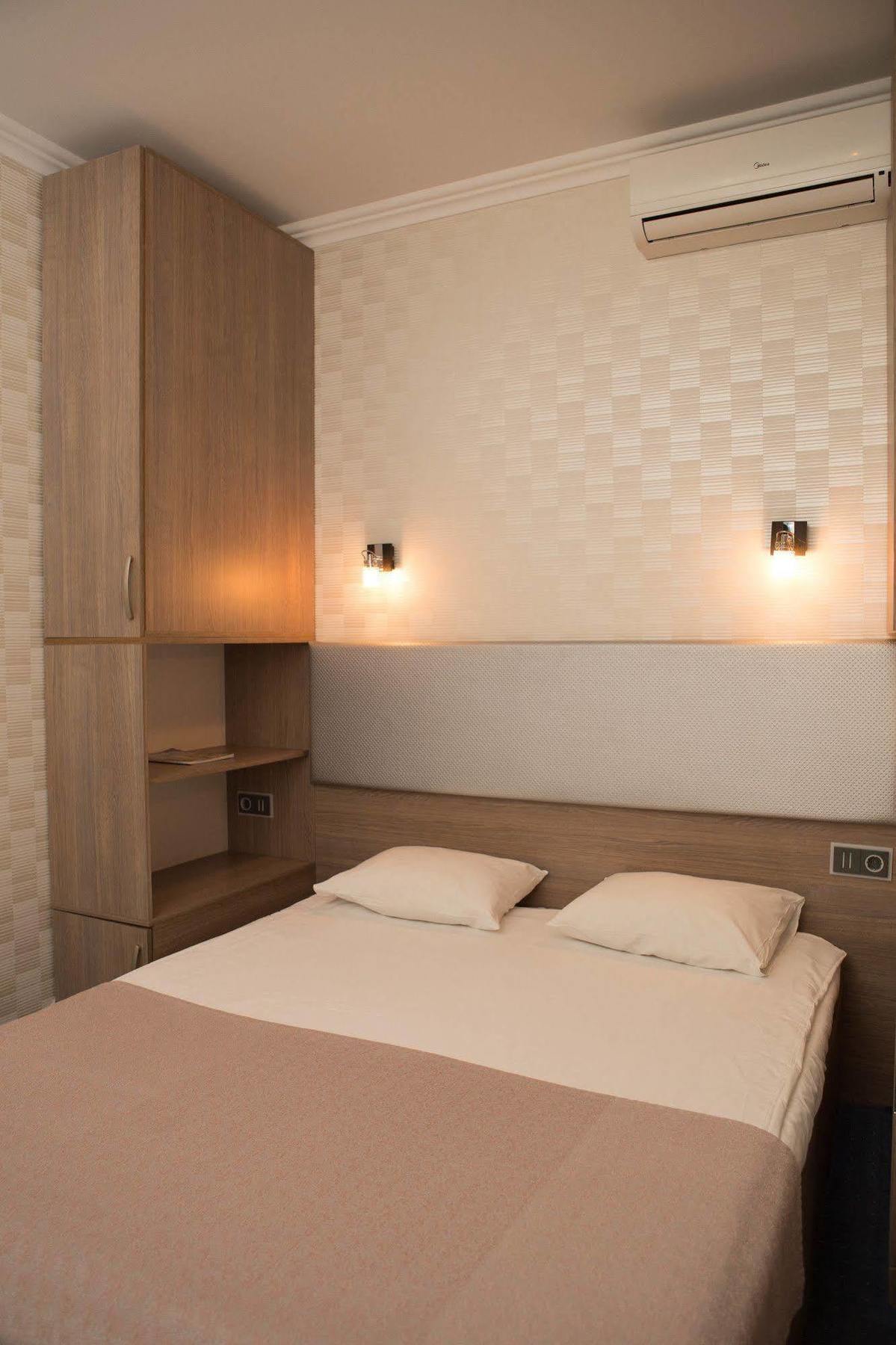 Hotel Elegant Kiev Luaran gambar