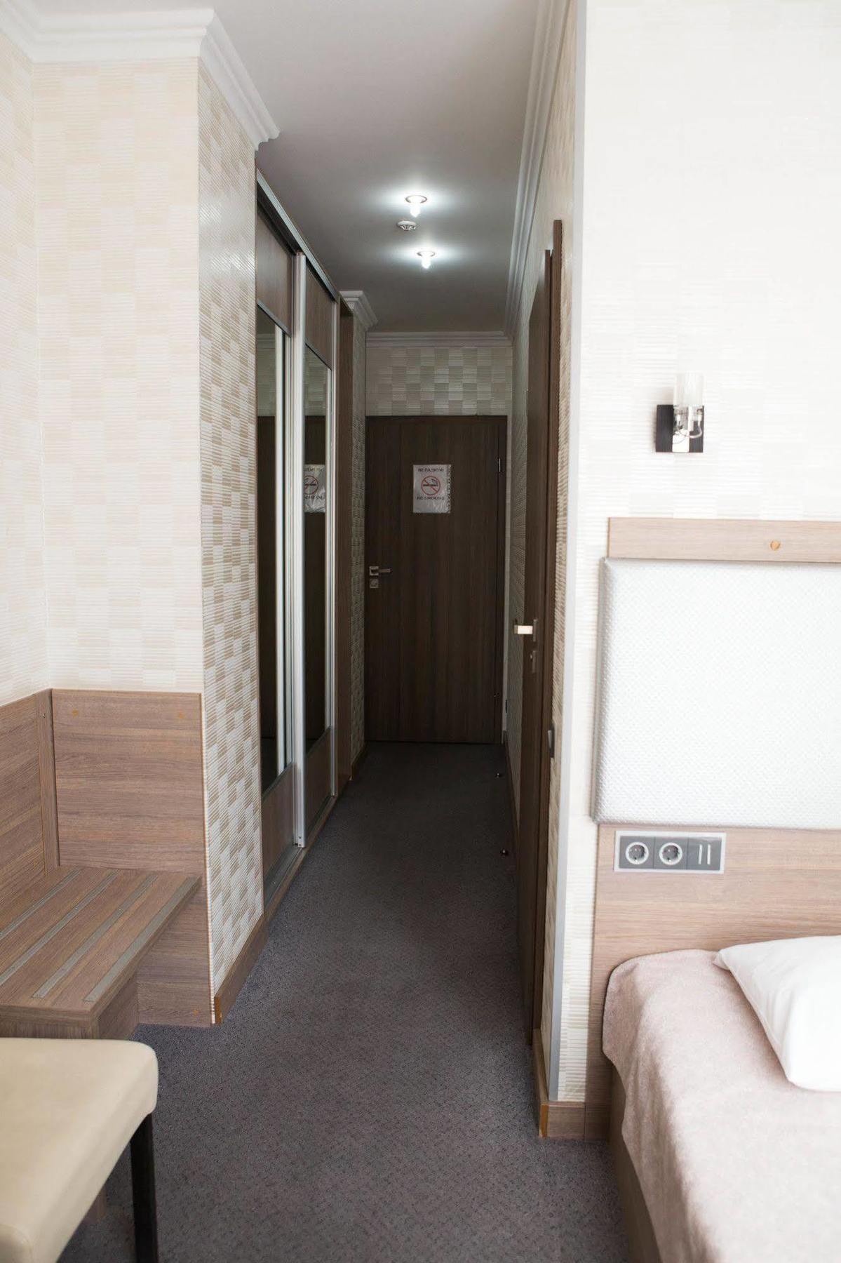 Hotel Elegant Kiev Luaran gambar